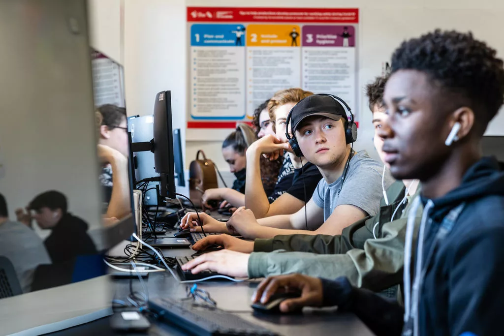 10 Reasons Why You Should Come to College